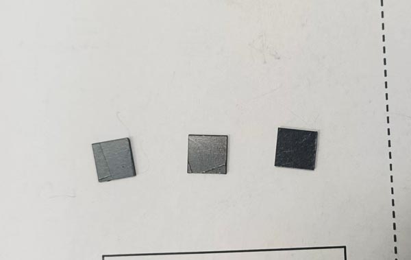 石墨片用什么切割呢？精密激光切割機(jī)！(圖1)